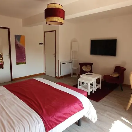 Le Relais De La Comte Guest house