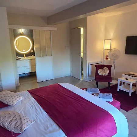 Le Relais De La Comte 4*